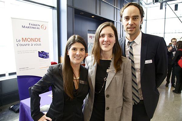 À gauche, Me Audrey Gagnon, de Fasken, en compagnie de ses collègues.